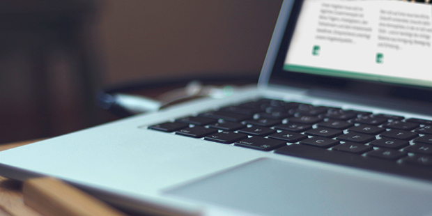 Aufgeklappter Laptop mit BFW Website